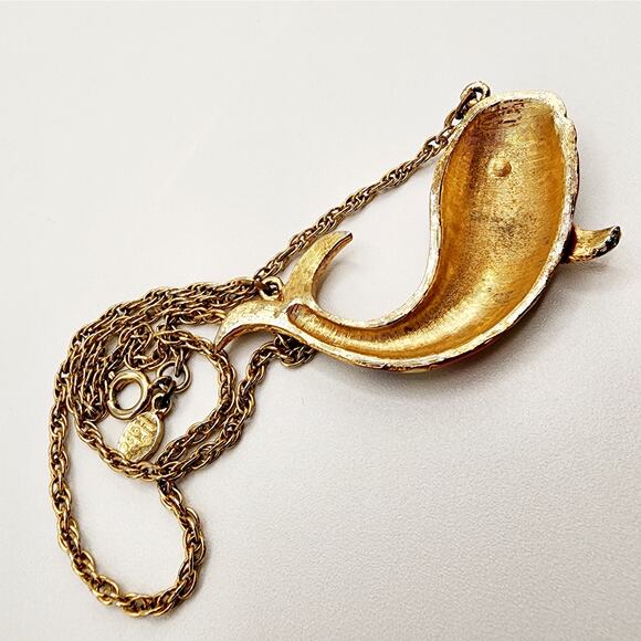 Signed Hobé Enameled Koi/Carp Fish Pendant Necklace • Gold-Tone Chain 1960s-70s - Picture 6 of 7